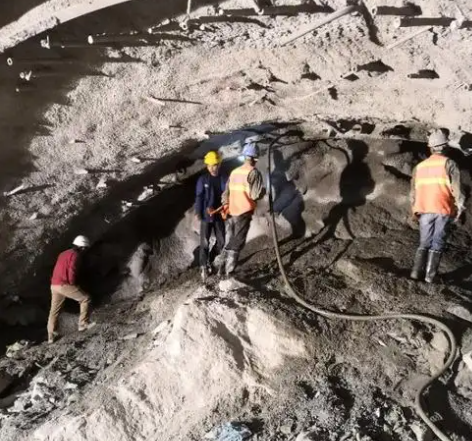 唐县拱顶带模注浆料的施工流程及注意事项